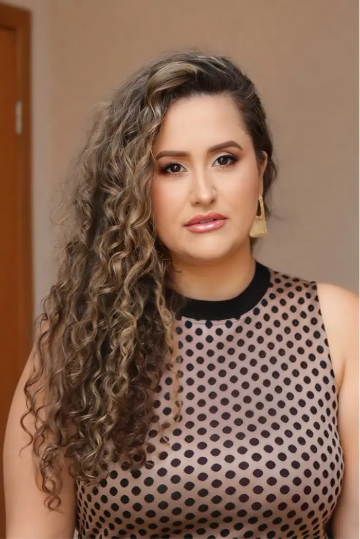 Dra. Carolina Morais, biomédica esteta em Divinópolis, MG