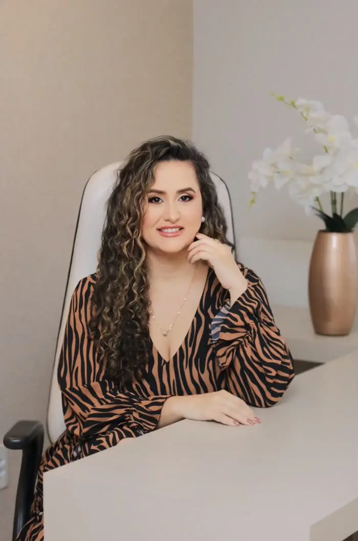 Dra. Carolina Morais, especialista em harmonização facial em Divinópolis, MG